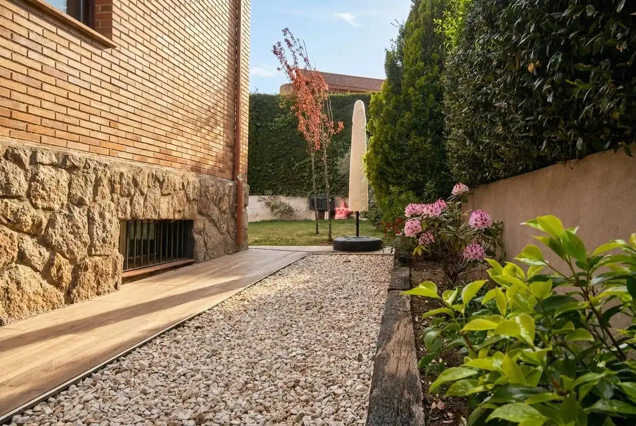 Jardí de Casa o xalet en venda en Becerril de la Sierra amb Aire condicionat, Calefacció i Jardí privat