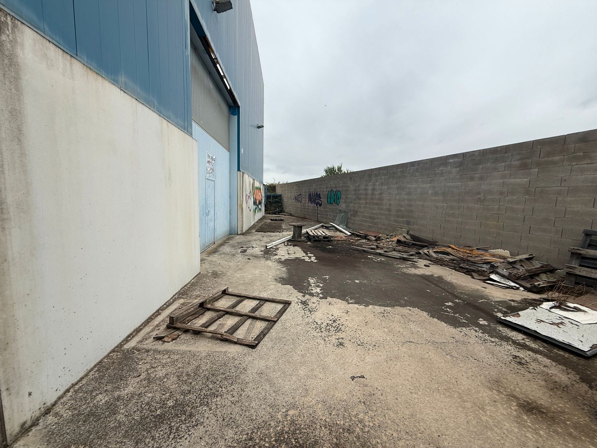 Exterior view of Industrial buildings for sale in Rodonyà