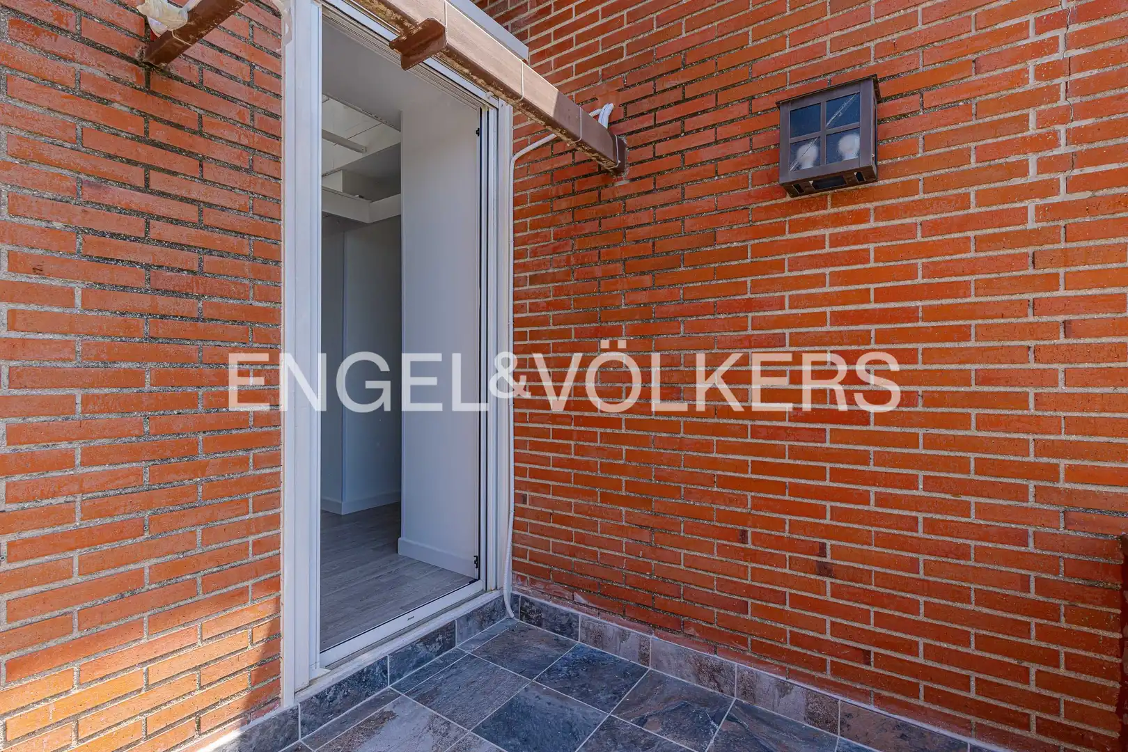 Vista exterior de Casa o xalet de lloguer en Las Rozas de Madrid amb Aire condicionat, Calefacció i Terrassa