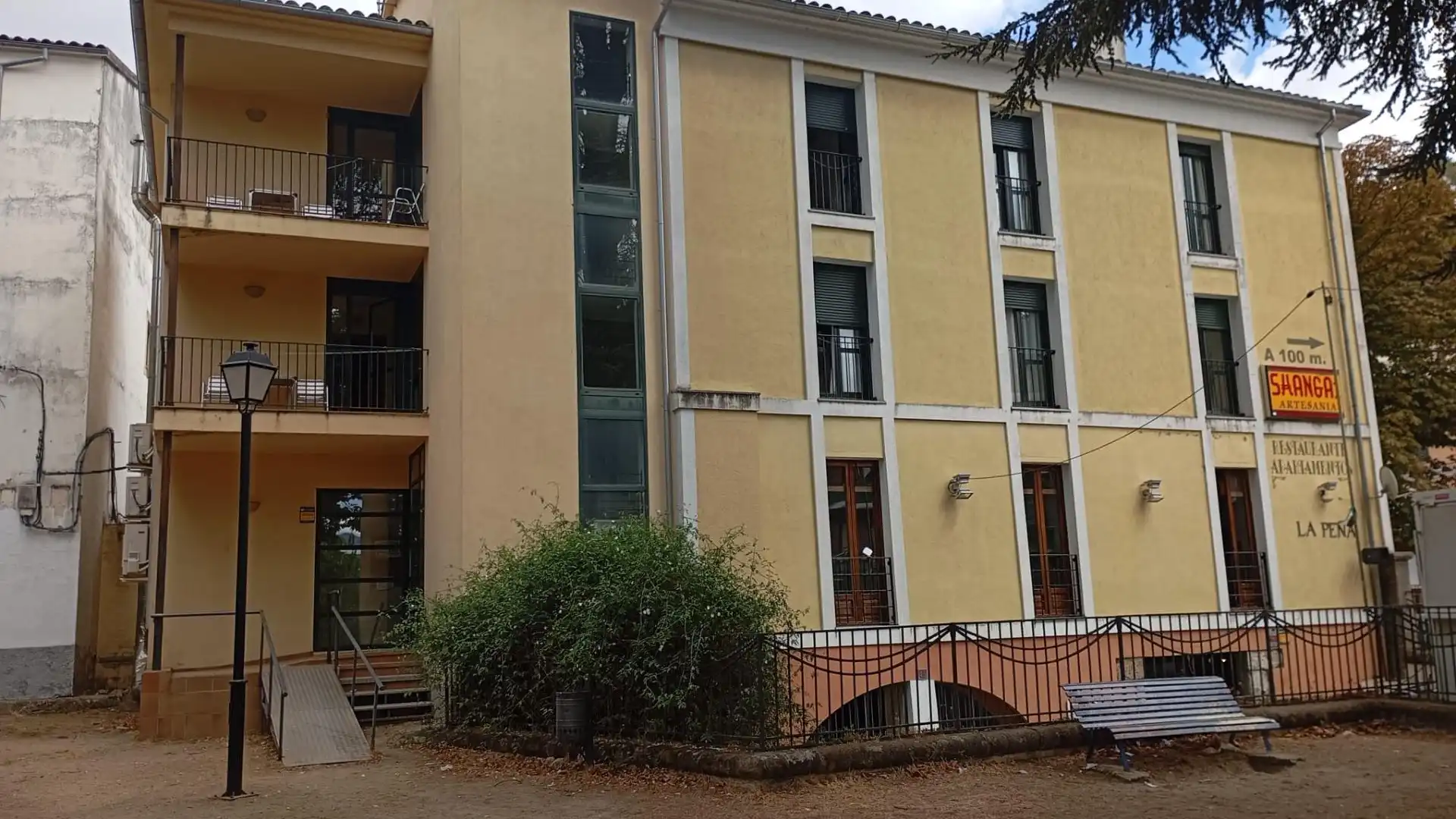 Exterior view of Building for sale in Baños de Montemayor
