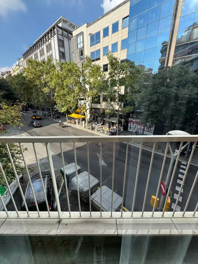 Vista exterior de Piso en venta en Barcelona con Calefacción, Terraza y Horno