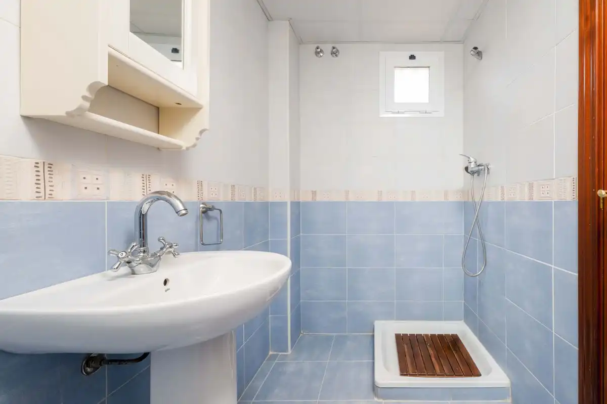 Baño de Casa adosada en venta en Espartinas con Calefacción y Amueblado