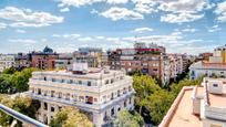 Exterior view of Flat to rent in  Madrid Capital  with Air Conditioner, Parquet flooring and Oven