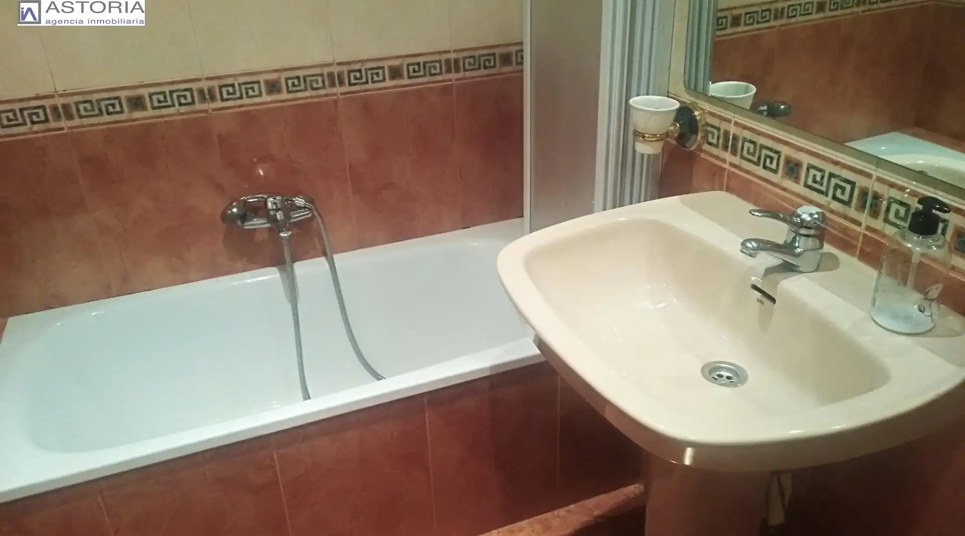 Bathroom of Flat for rent in Granada  with Furnished