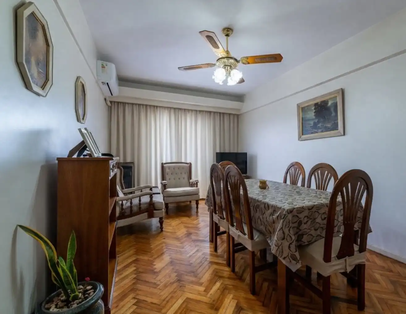 Dining room of Flat for sale in  Madrid Capital