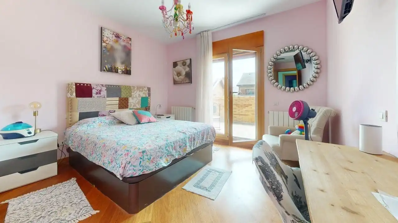 Bedroom of Houses for sale in Ciudalcampo  with Air Conditioner, Heating and Private garden