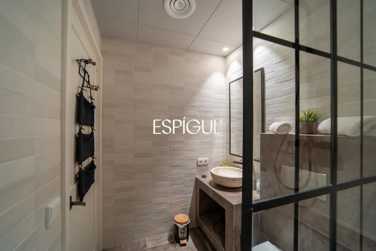 Badezimmer von Wohnung zum Verkauf in Girona mit Klimaanlage, Heizung und Terrasse