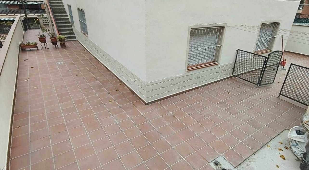 Vista exterior de Piso en venta en  Barcelona Capital con Calefacción, Terraza y Horno