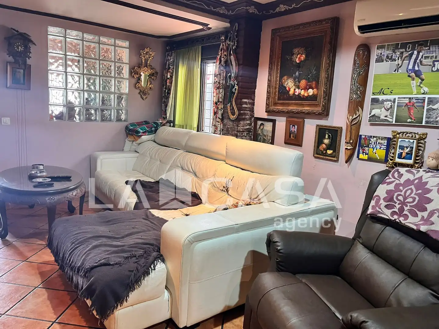 Sala d'estar de Casa adosada en venda en Algeciras amb Terrassa i Balcó