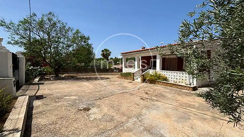 Vista exterior de Casa o xalet en venda en Turís amb Aire condicionat, Jardí privat i Terrassa
