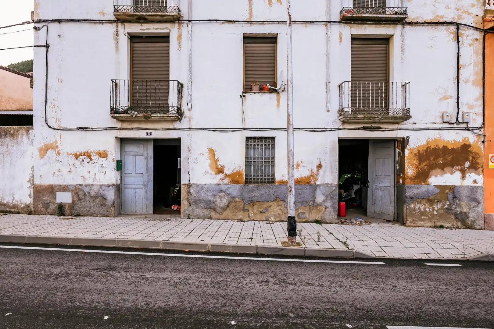 Vista exterior de Casa o xalet en venda en Ayerbe amb Moblat i Balcó