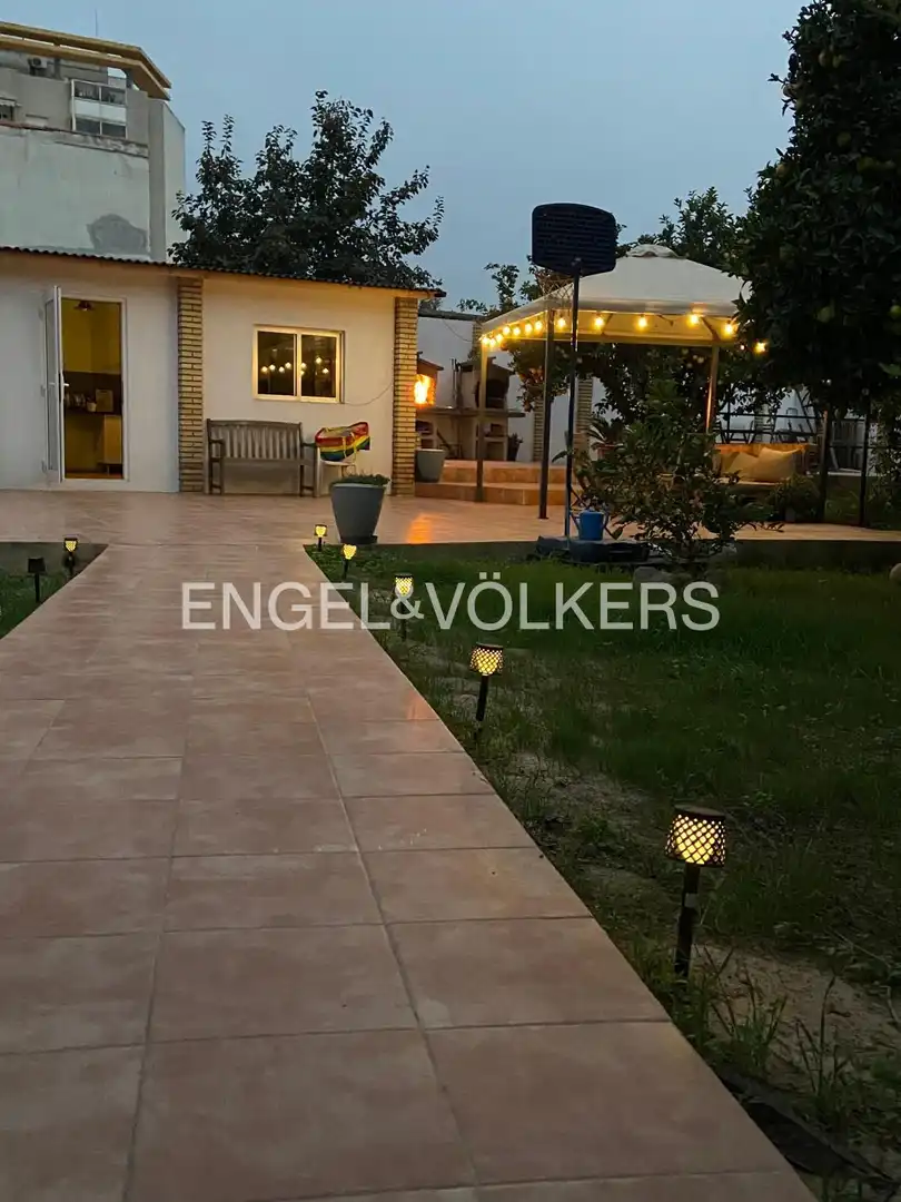 Casa amb jardí en venda a Centro Ciudad