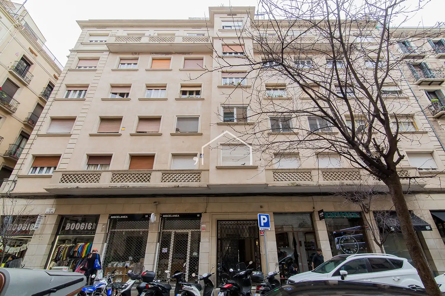 Außenansicht von Wohnung zum Verkauf in Barcelona mit Heizung, Parkett und Ofen