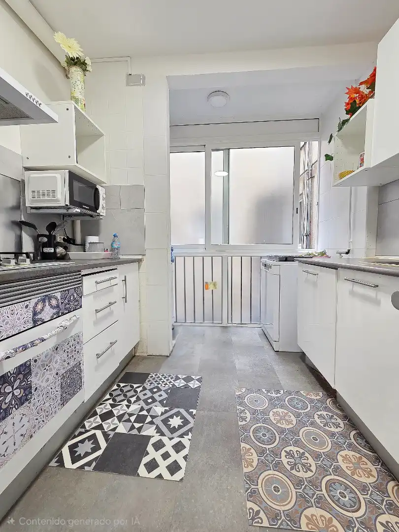 Küche von Wohnung zum Verkauf in Cerdanyola del Vallès mit Ofen und Balkon