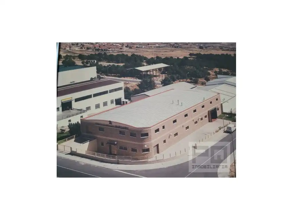 Vista exterior de Nave industrial en venta en Las Navas del Marqués 