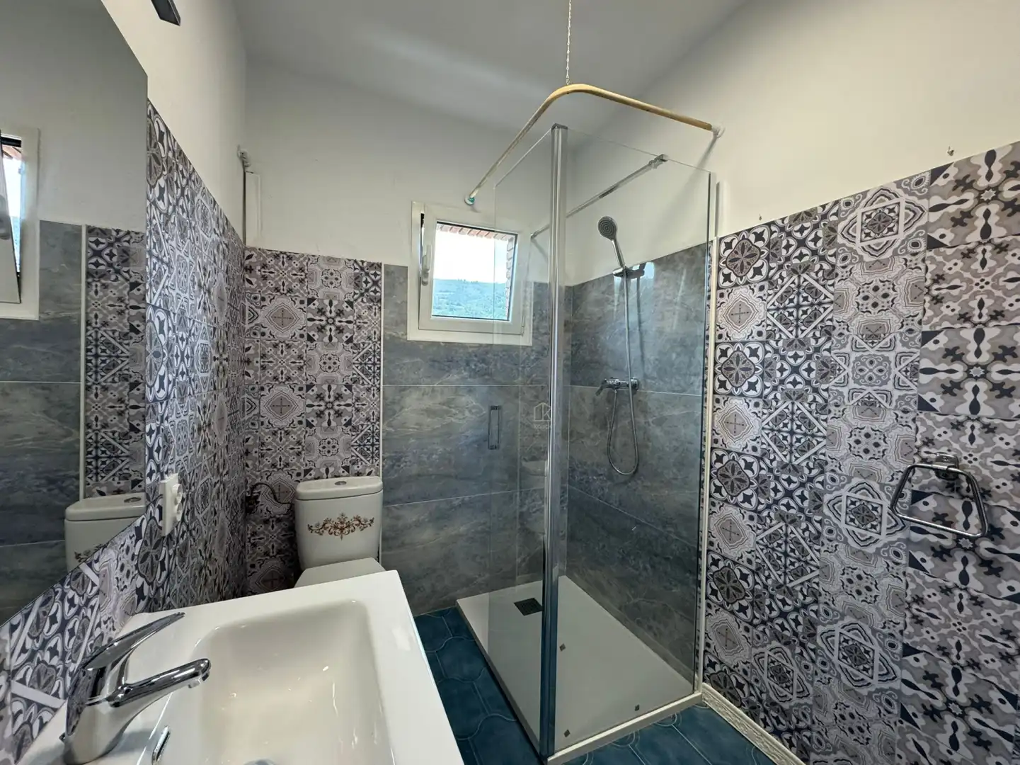 Bathroom of Flat for sale in Aller  with Storage room
