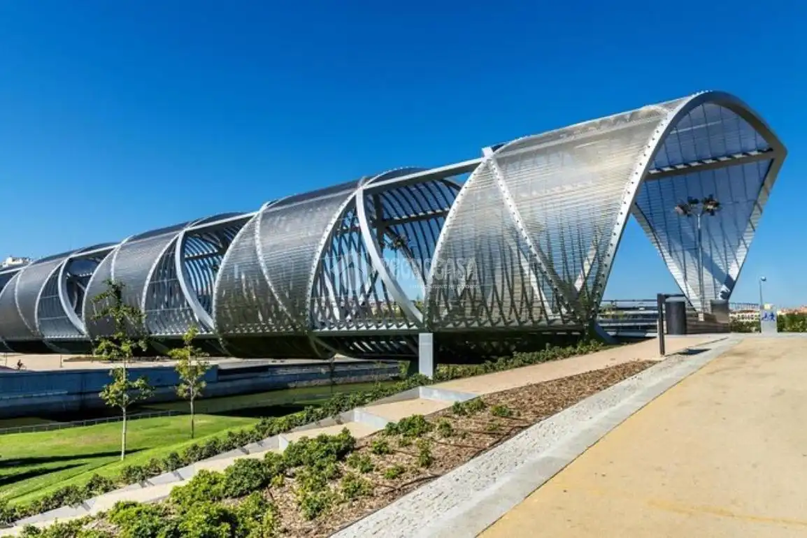 Vista exterior de Piso en venta en Madrid con Calefacción