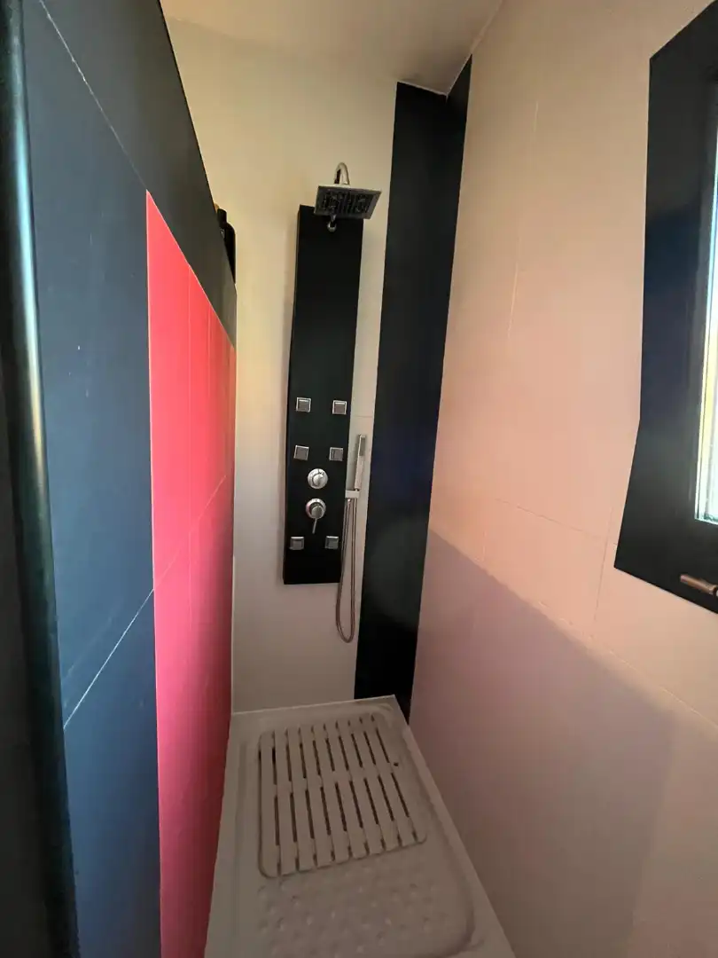 Badezimmer von Haus oder Chalet zum Verkauf in Dílar mit Klimaanlage, Heizung und Privatgarten