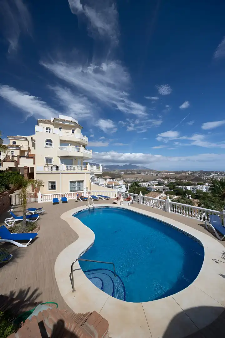 Außenansicht von Erdgeschoss zum Verkauf in Mijas mit Klimaanlage, Terrasse und Schwimmbad
