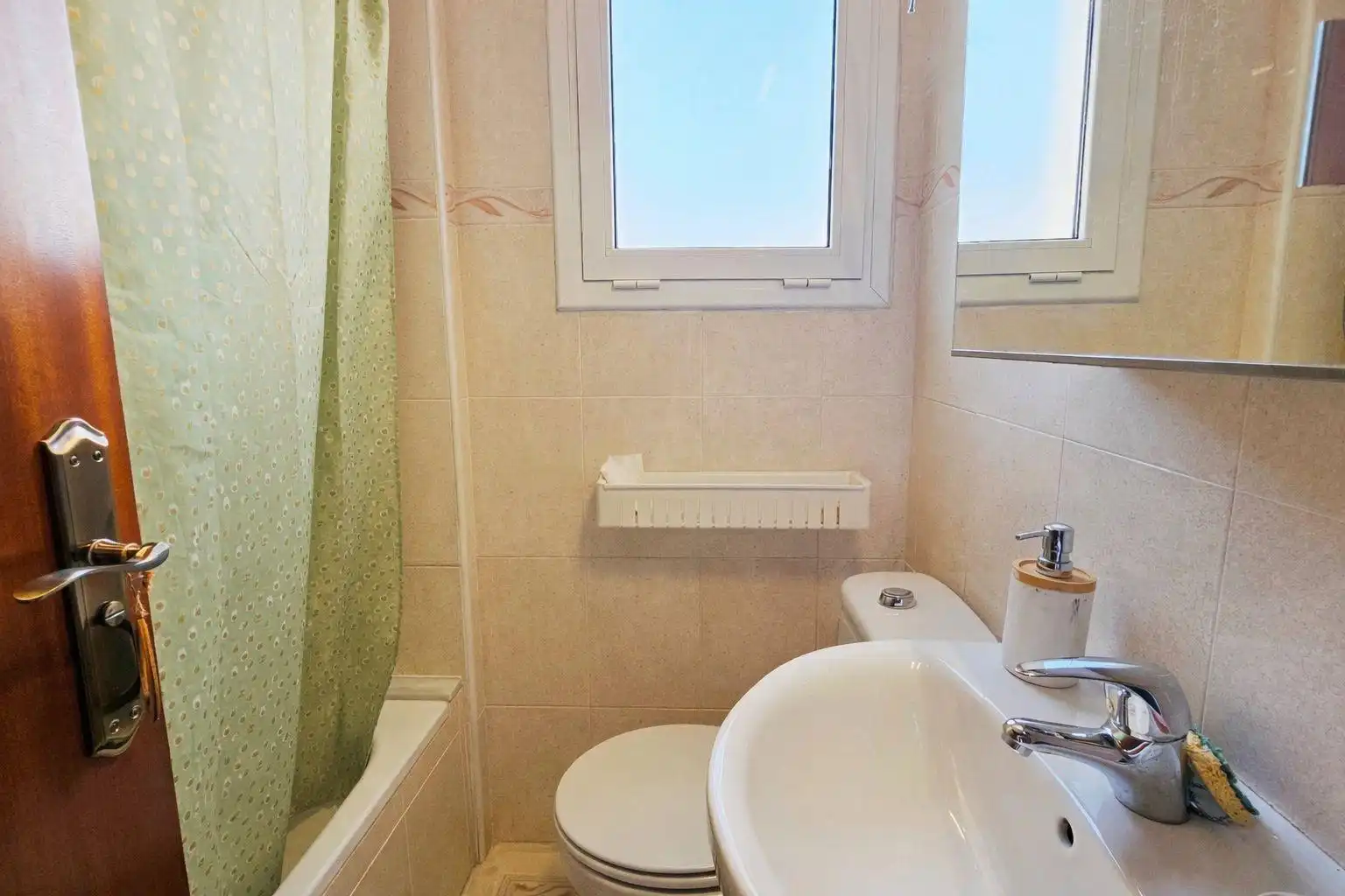 Bathroom of Apartments for sale in Llançà  with Air Conditioner, Oven and Microwave