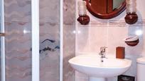 Bathroom of Single-family semi-detached for sale in Cáceres Capital  with Air Conditioner, Heating and Storage room