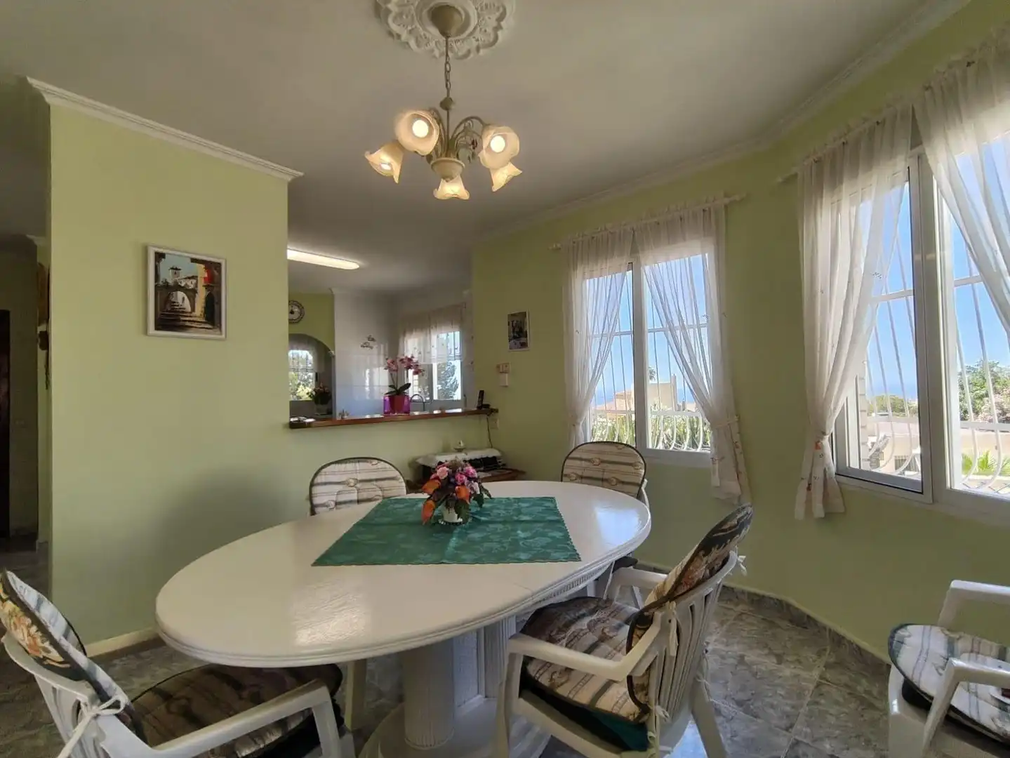 Menjador de Casa o xalet en venda en La Nucia amb Aire condicionat, Jardí privat i Terrassa