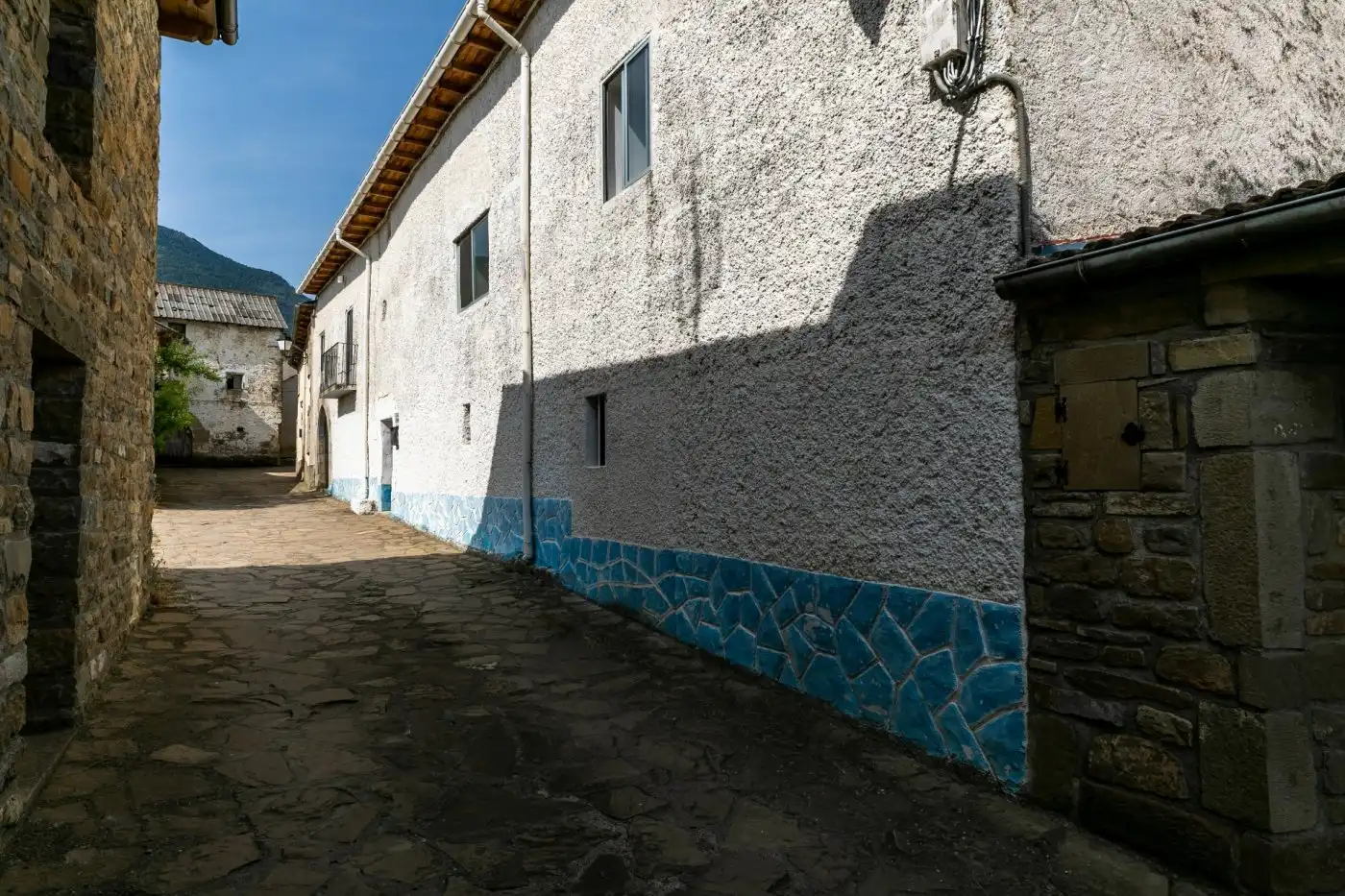 Vista exterior de Finca rústica en venda en Santa Cruz de la Serós amb Calefacció, Jardí privat i Moblat