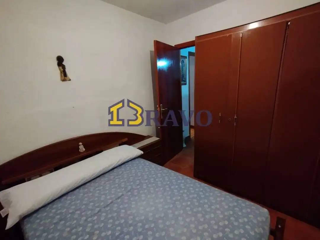 Habitación de Casa adosada en venta en Junta de Traslaloma con Calefacción, Jardín privado y Amueblado