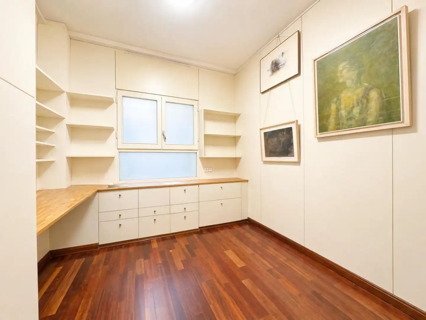 Wohnung zum Verkauf in Barcelona mit Klimaanlage, Heizung und Balkon