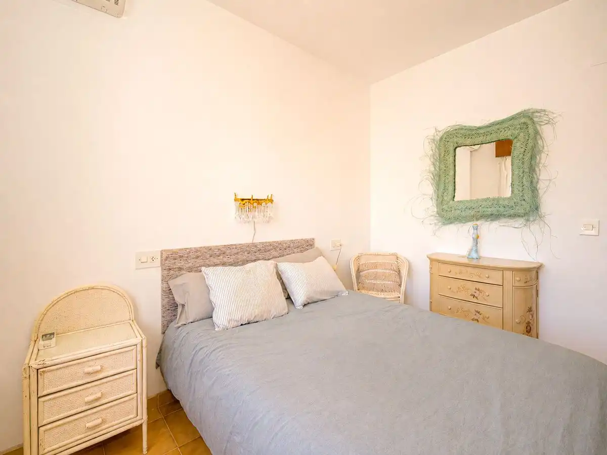 Habitación de Casa adosada en venta en L'Alfàs del Pi con Aire acondicionado, Calefacción y Jardín privado