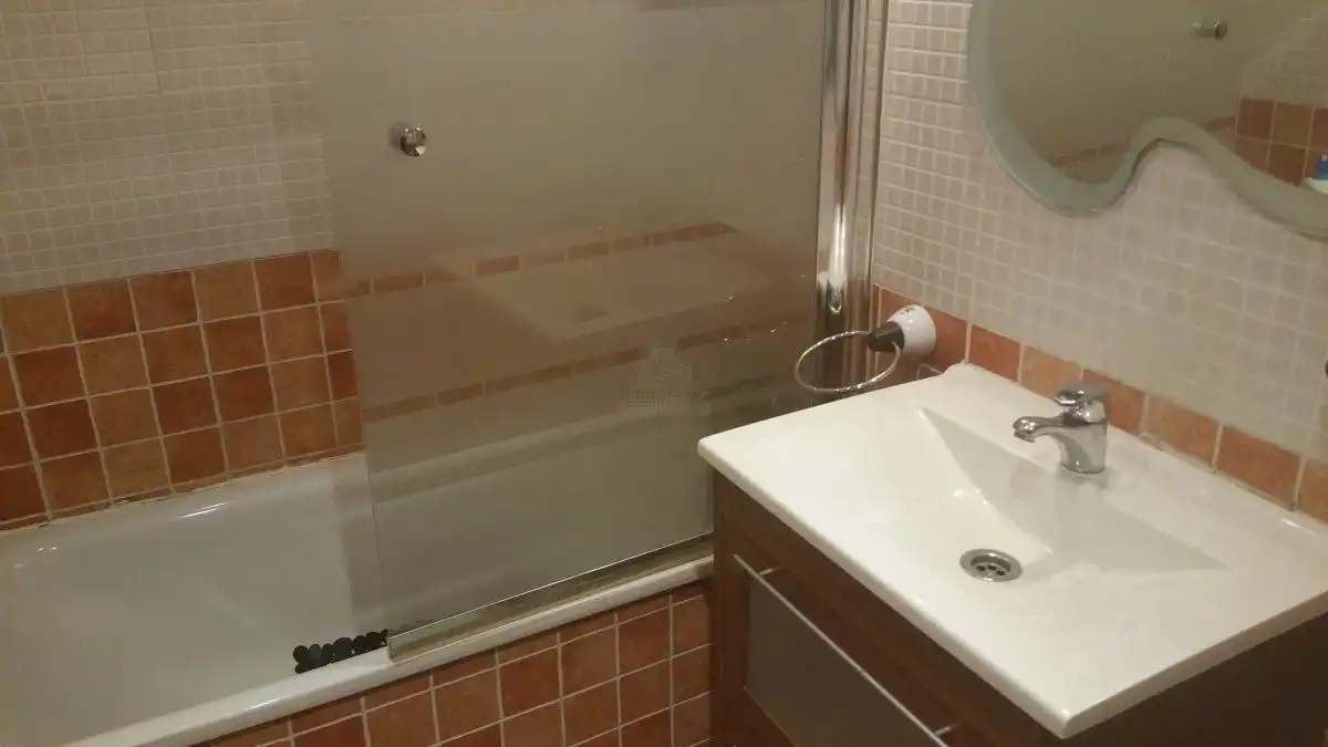 Baño de Apartamento en venta en Mejorada del Campo con Aire acondicionado, Calefacción y Terraza