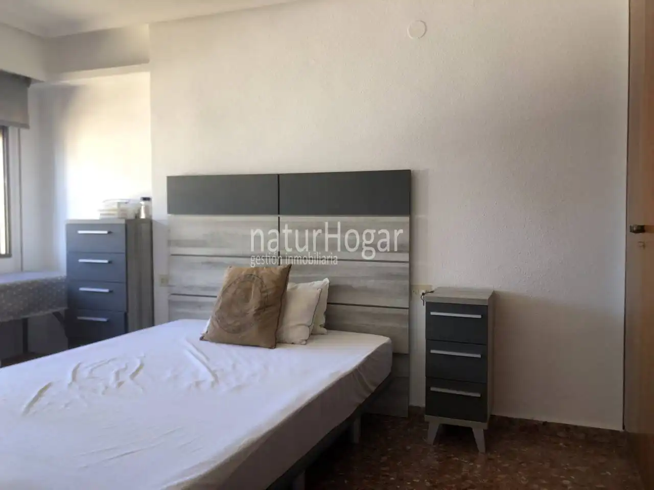 Bedroom of Flat for rent in Valencia  with Air Conditioner, Furnished and Balcony