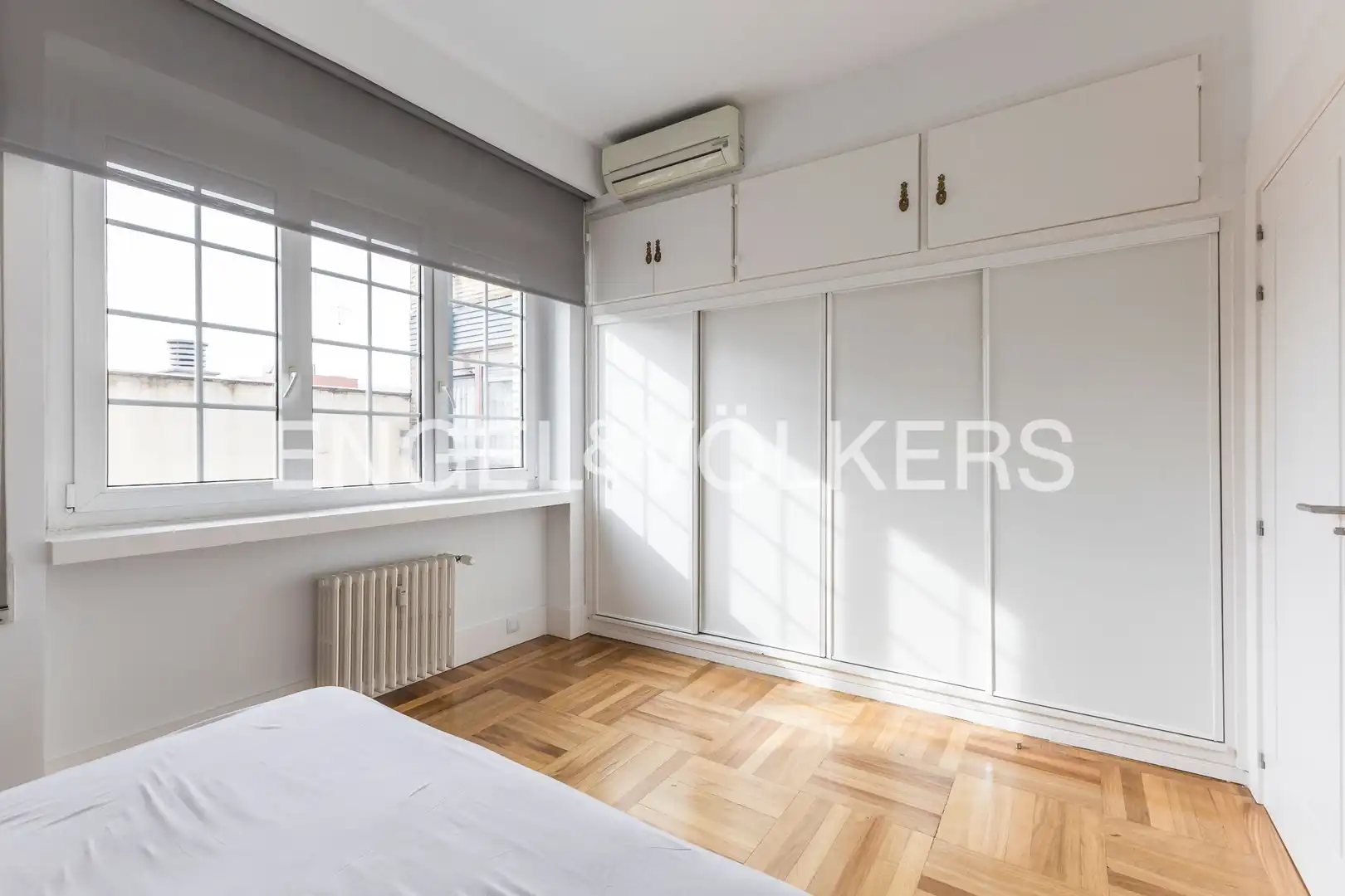 Außenansicht von Wohnung zur Miete in Madrid mit Klimaanlage, Heizung und Parkett