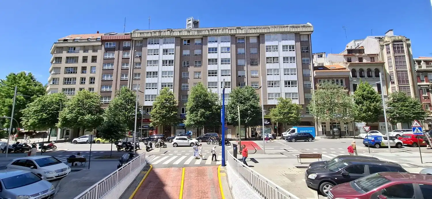 Vista exterior de Pis en venda en A Coruña Capital  amb Calefacció