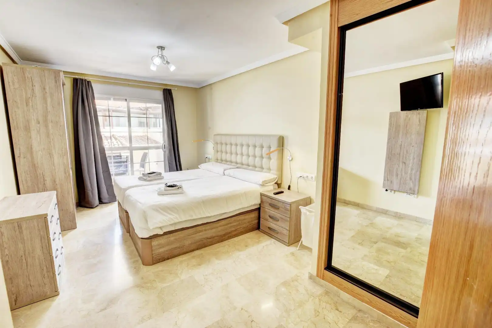 Dormitori de Apartament en venda en Benalmádena amb Aire condicionat, Terrassa i Piscina comunitària