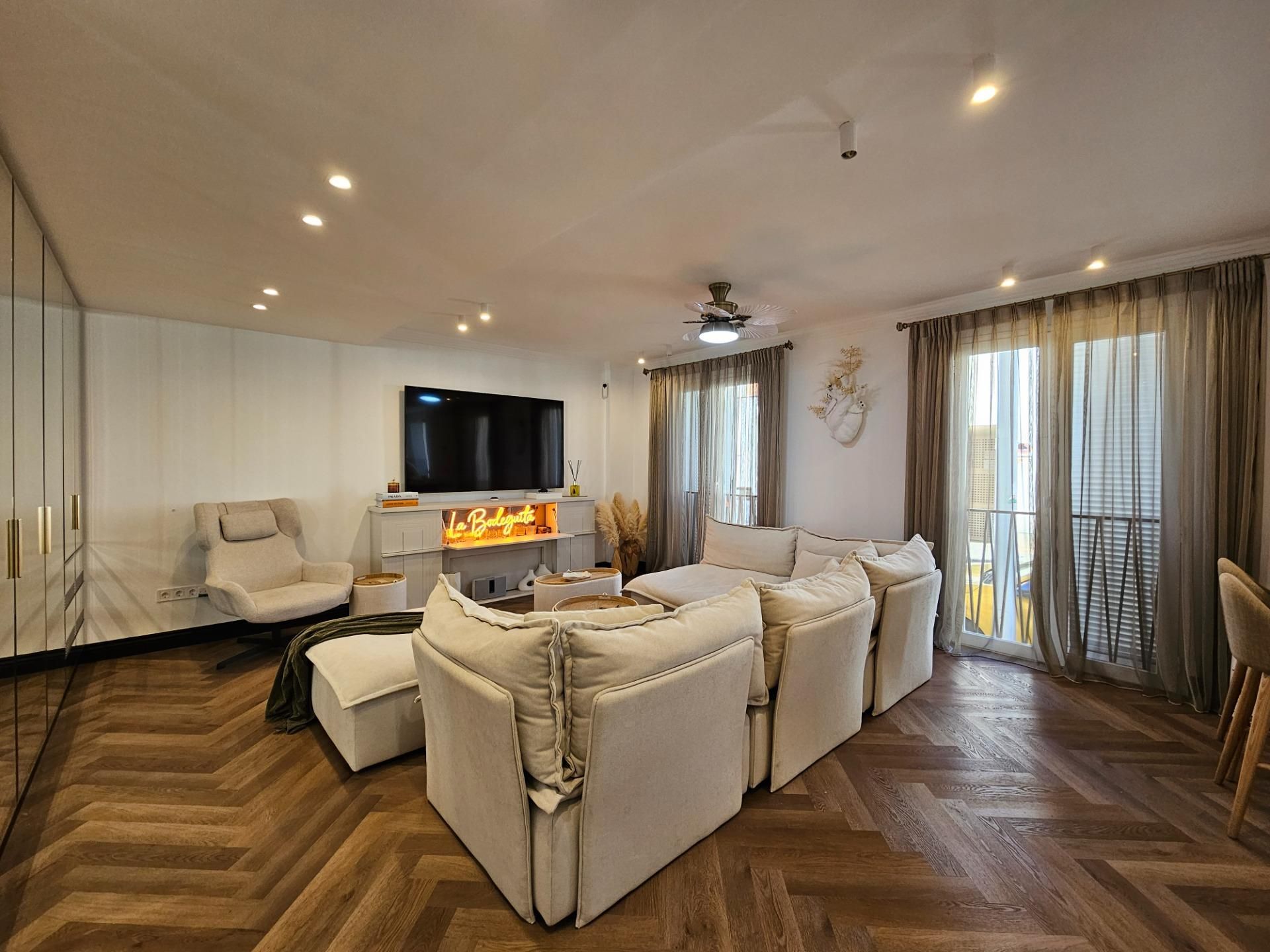 Living room of Duplex for sale in  Palma de Mallorca  with Air Conditioner, Storage room and Alarm