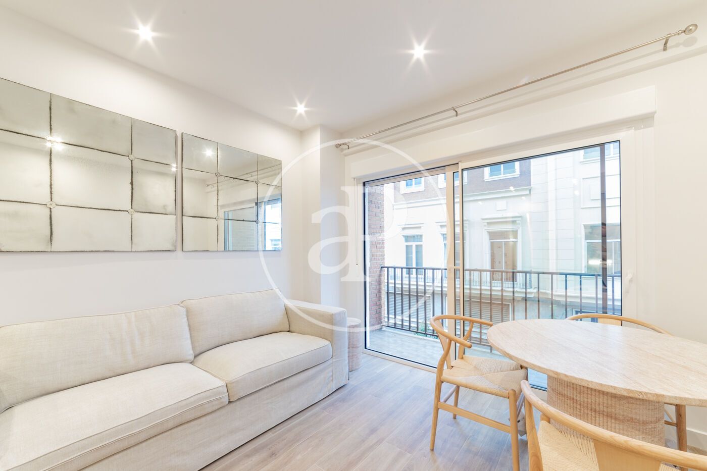 Living room of Flat to rent in  Madrid Capital  with Air Conditioner, Heating and Furnished