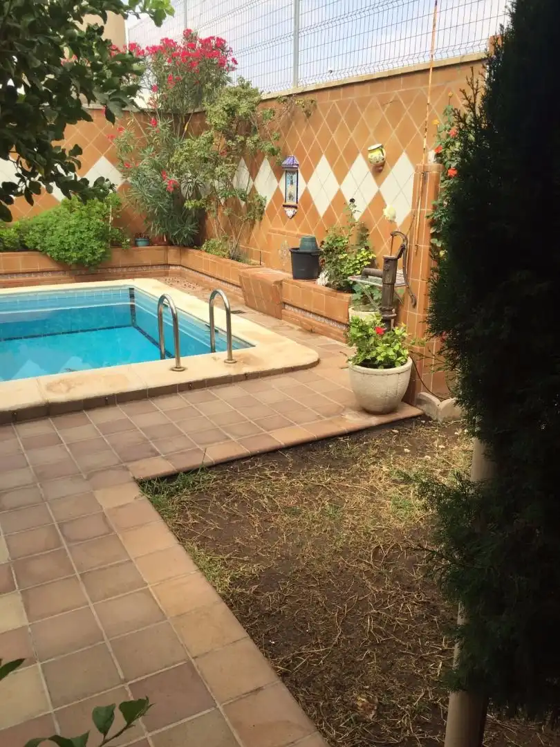 Piscina de Casa adosada en venta en Melilla con Aire acondicionado, Jardín privado y Terraza