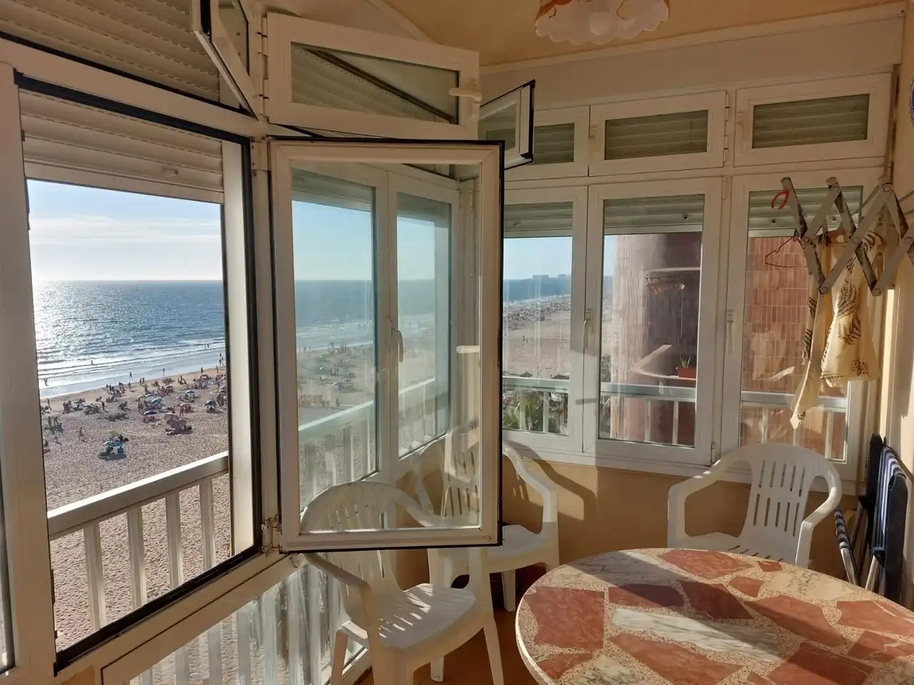 Habitación de Piso de alquiler en Cádiz con Balcón