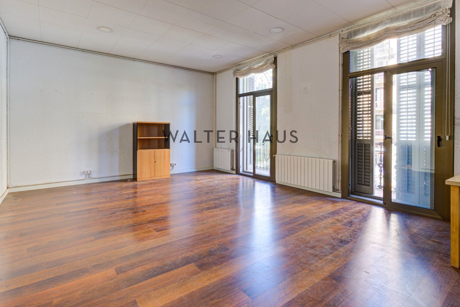 Exterior view of Flat for sale in  Barcelona Capital  with Air Conditioner, Heating and Terrace