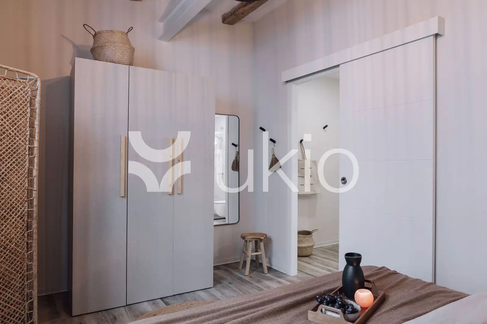 Dormitori de Apartament de lloguer en Barcelona amb Aire condicionat, Moblat i Rentadora