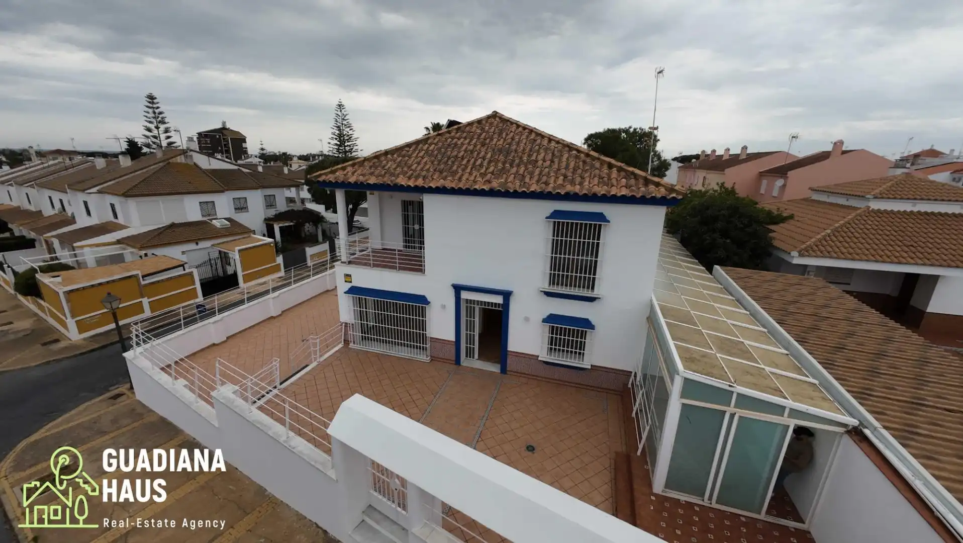 Vista exterior de Casa o chalet en venta en Islantilla con Terraza, Trastero y Piscina
