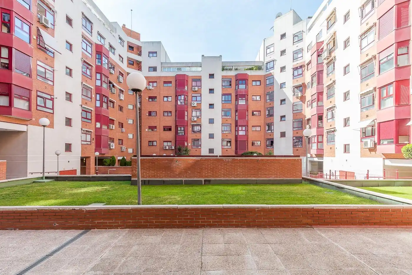 Vista exterior de Ático en venta en Fuencarral - El Pardo
