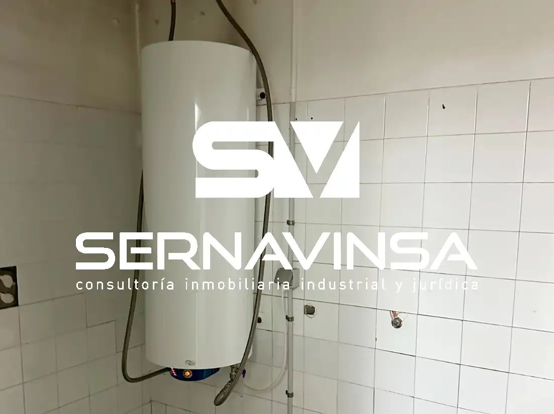 Baño de Nave industrial de alquiler en Sabadell