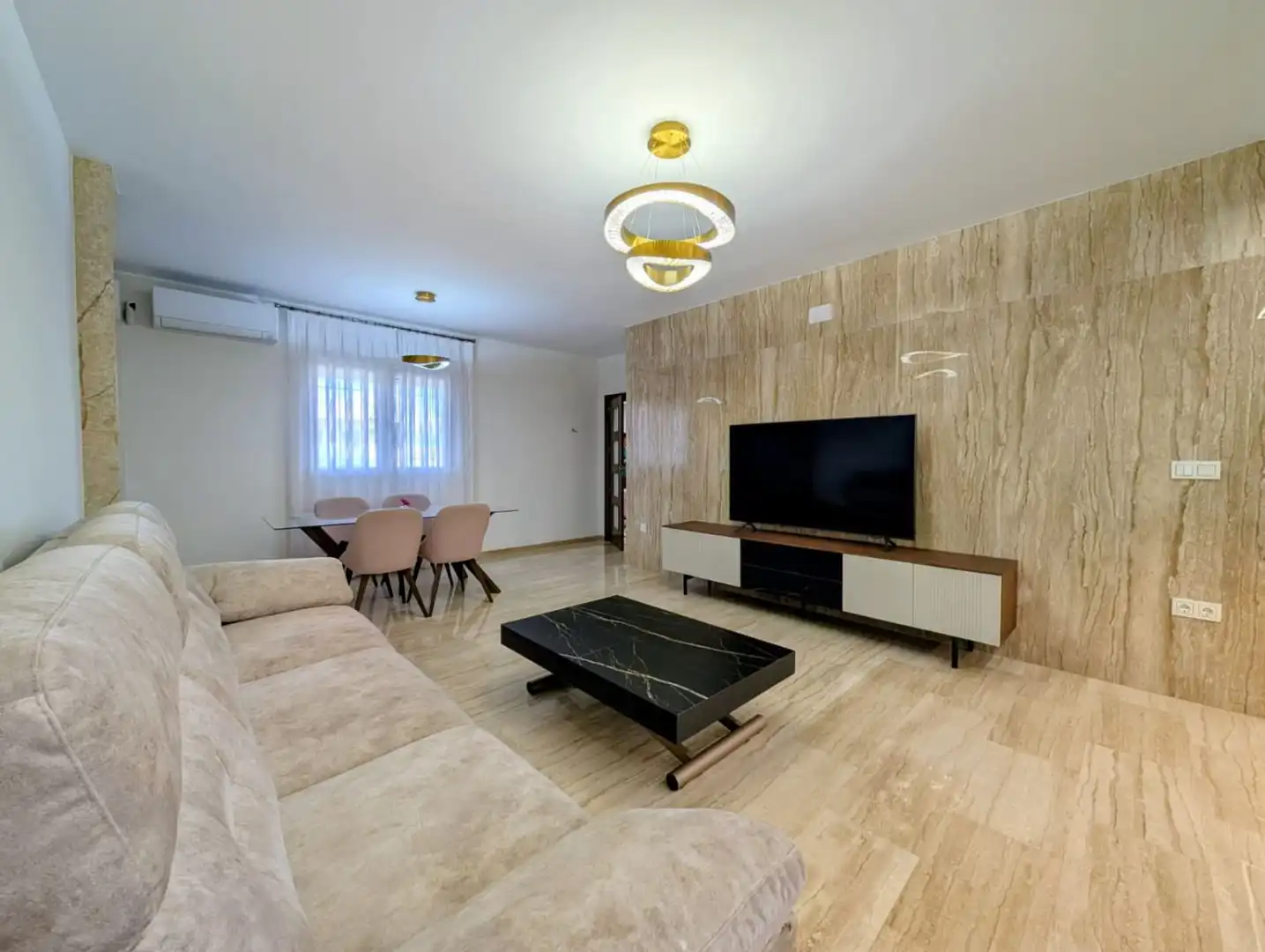 Sala d'estar de Casa o xalet en venda en Huétor Tájar amb Aire condicionat, Calefacció i Terrassa