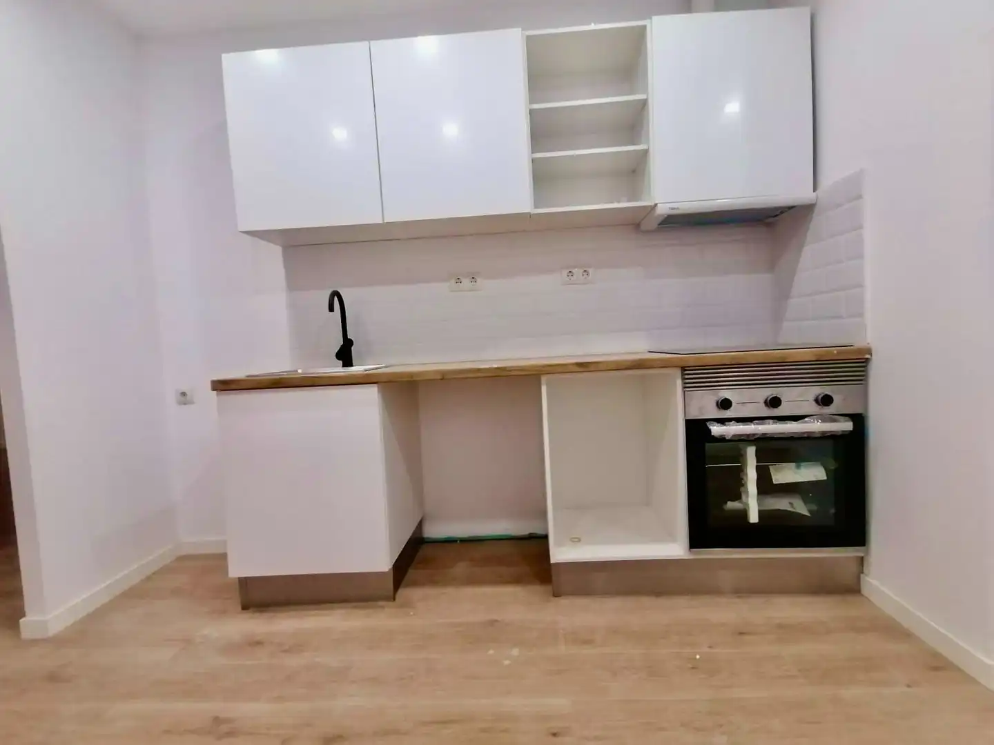 Cuina de Planta baixa de lloguer en Barcelona amb Parquet, Forn i Es permeten mascotes