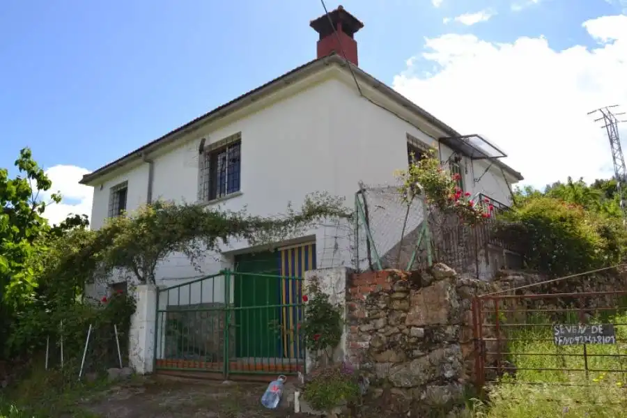 Houses for sale in Calle Cervantes, Cabrero