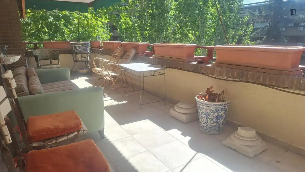 Terraza de Apartamento para compartir en Madrid con Aire acondicionado, Calefacción y Amueblado