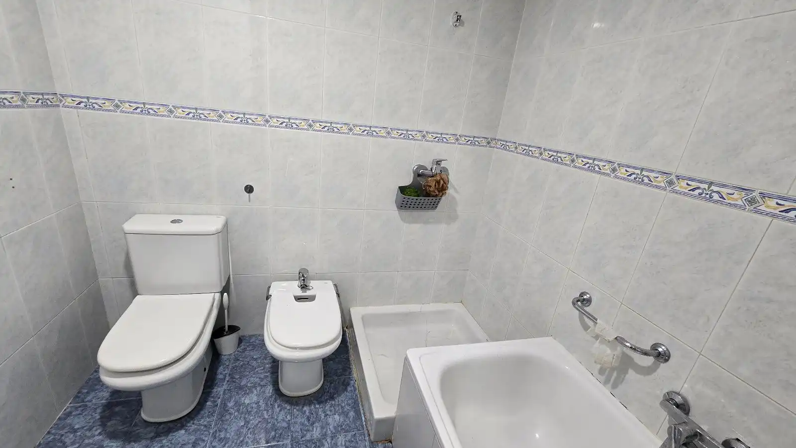 Baño de Piso en venta en Benalmádena con Aire acondicionado, Terraza y Amueblado