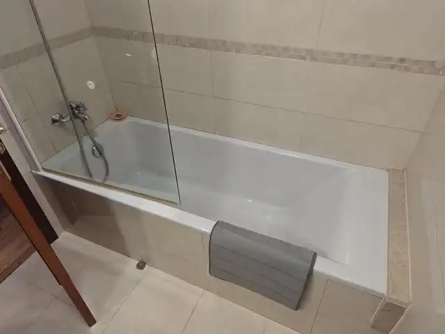 Baño de Piso de alquiler en Ames con Calefacción, Parquet y Amueblado